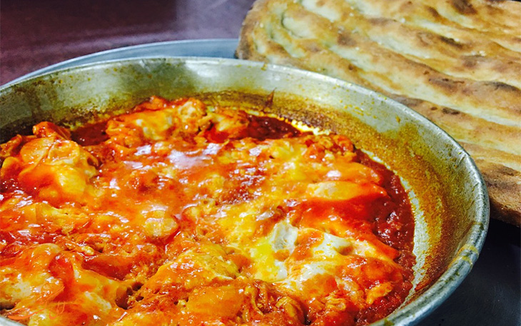 تعبیر خواب املت؛ معنی دیدن خوردن املت، درست کردن و تخم مرغ