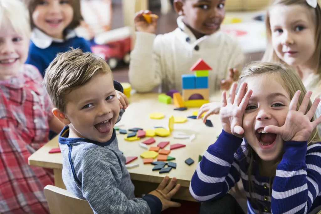 انشا درباره دوستی (انشاهای آماده درباره دوستی کردن مناسبت تمامی پایه‌ها)