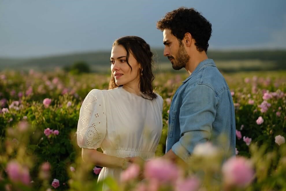 عشق در باغ گل‌ها