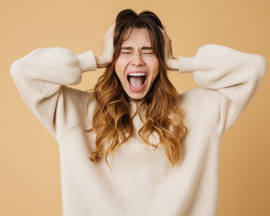 متن درباره فریاد / جملات احساسی و سنگین درباره فریاد و فریاد زدن